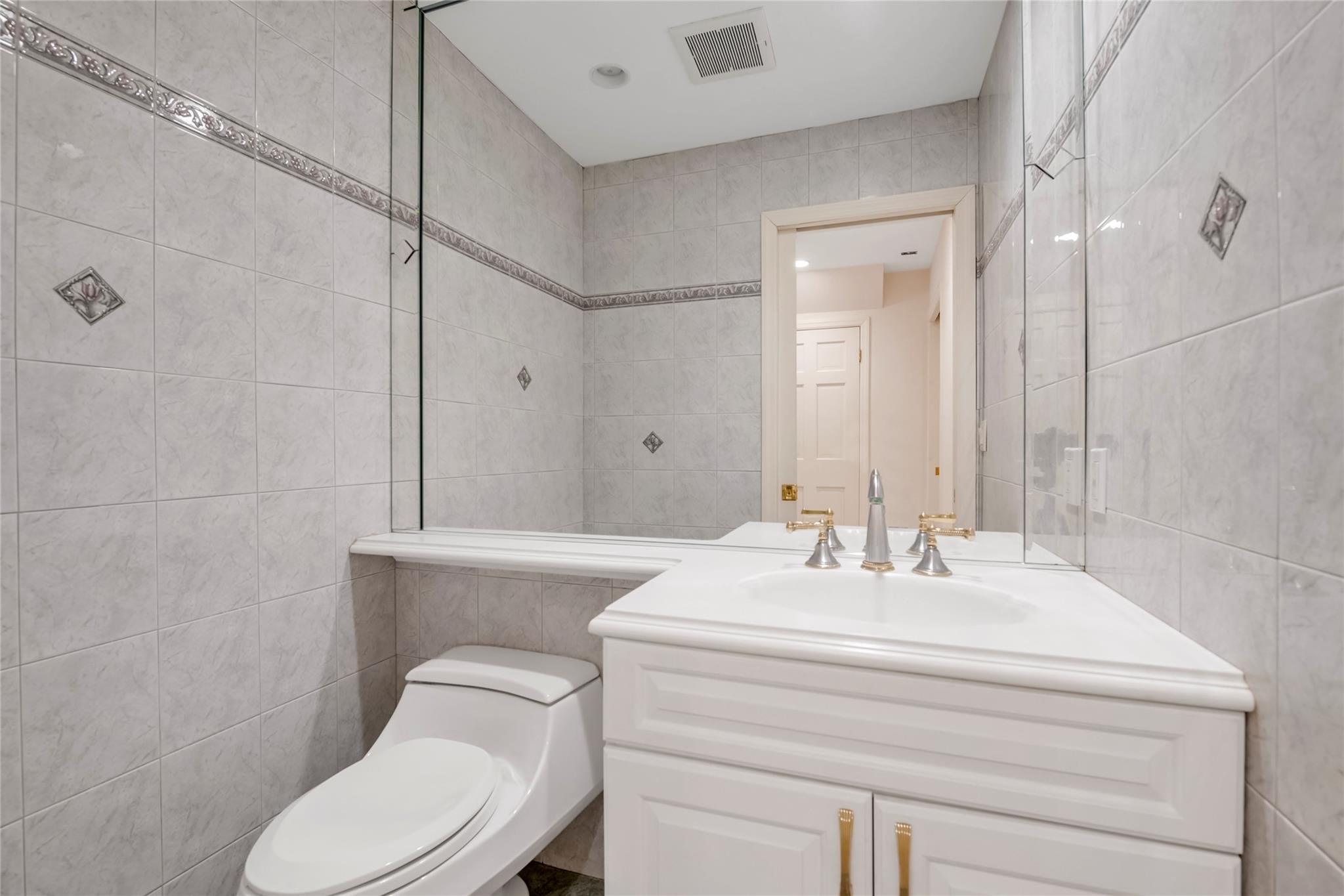 66 N Murray Avenue, Port Washington, New York image 8