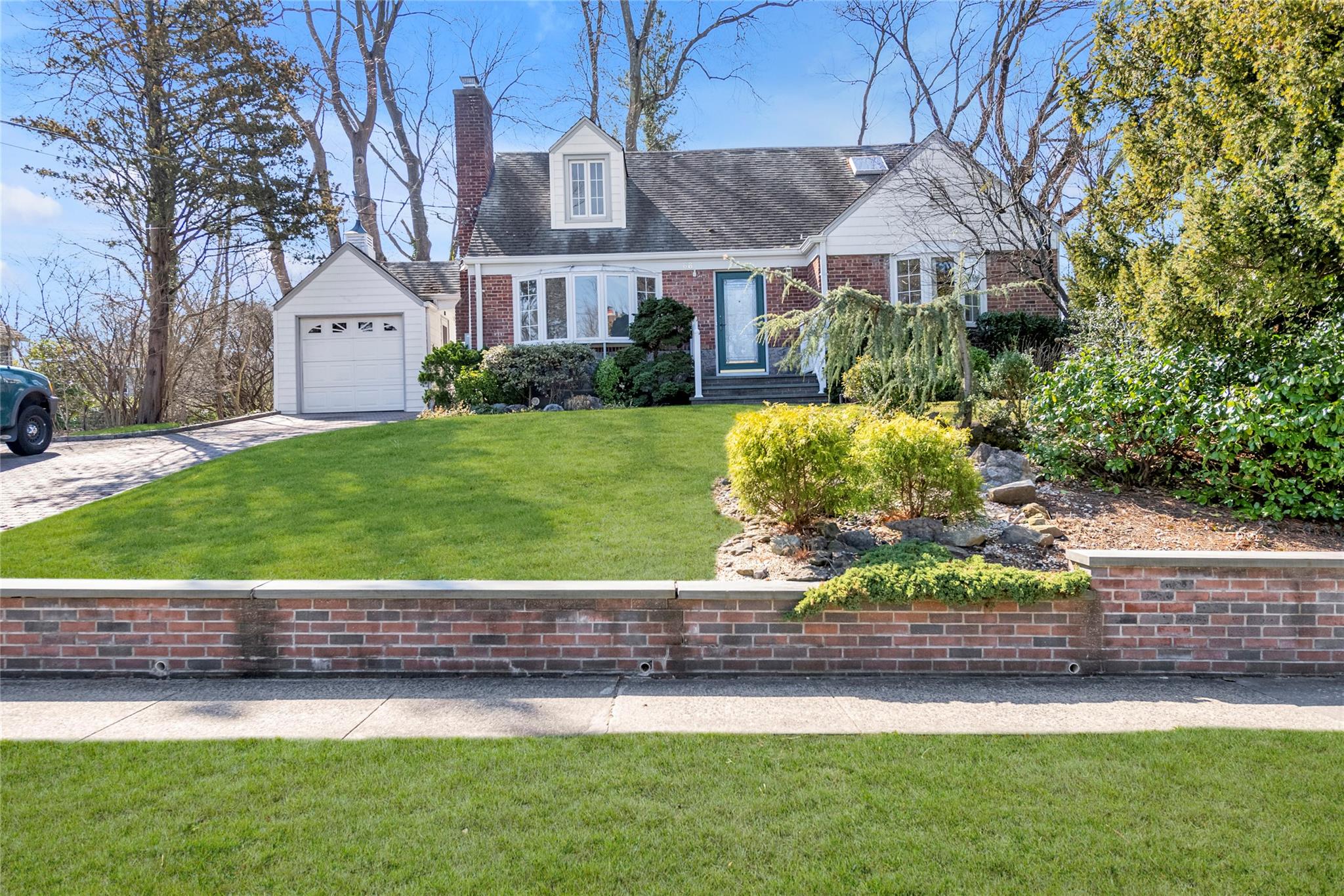 66 N Murray Avenue, Port Washington, New York image 1