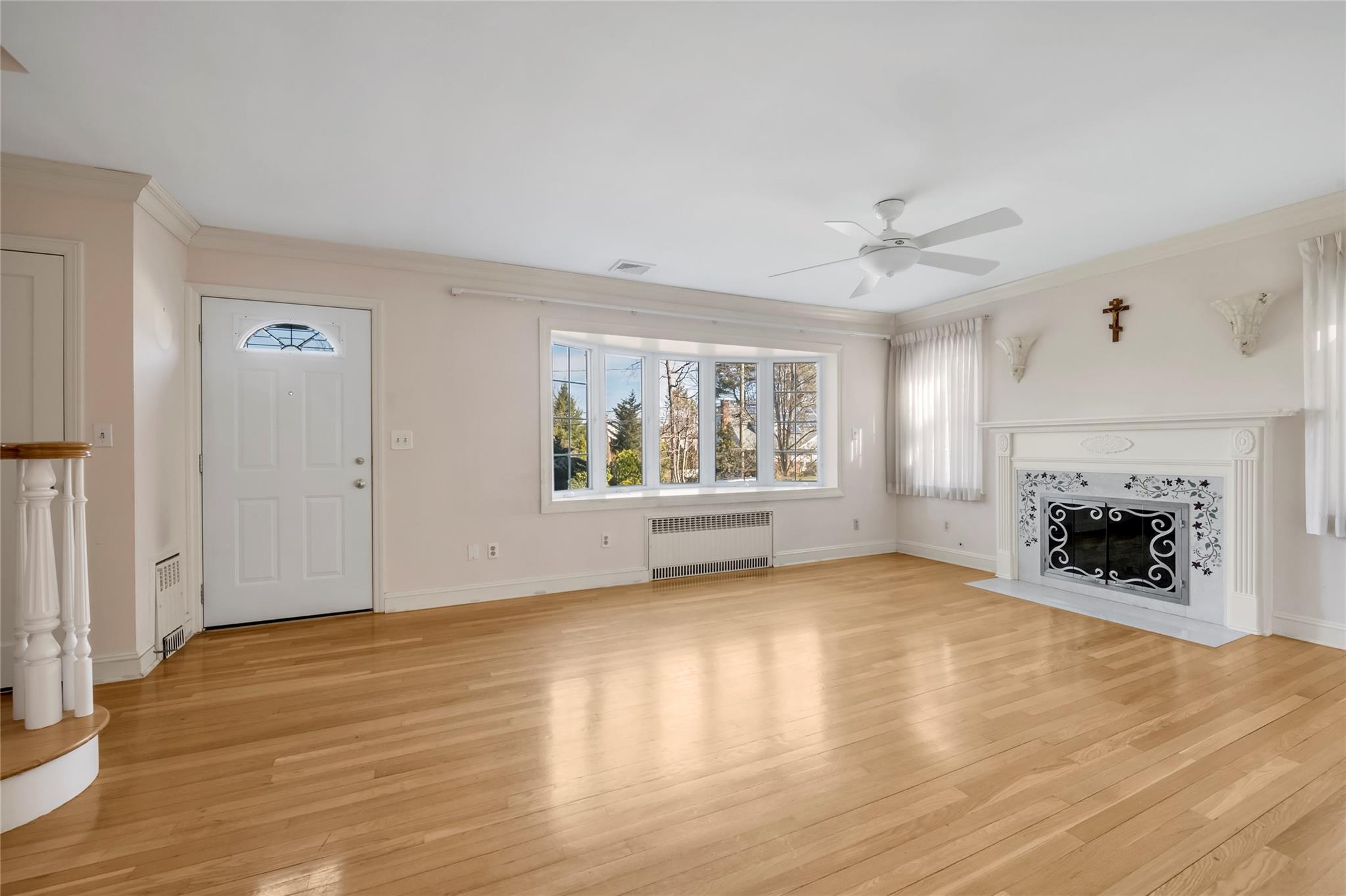 66 N Murray Avenue, Port Washington, New York image 3