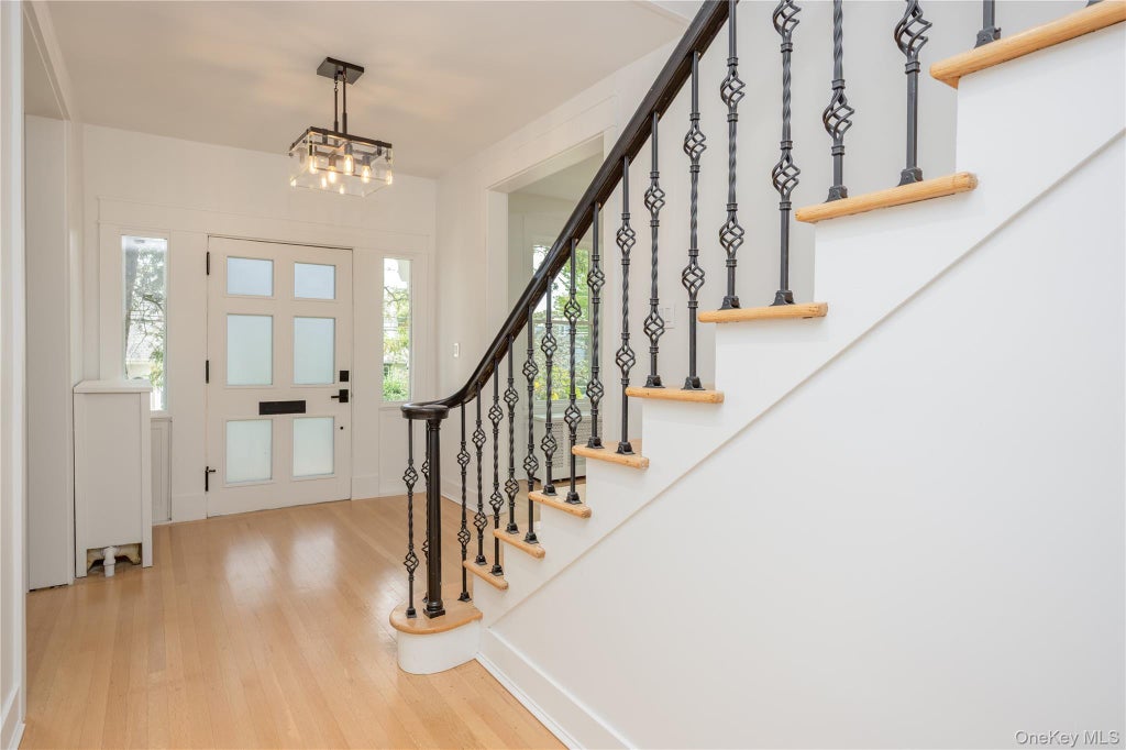 Photo of 402 Westchester Avenue, Mount Vernon, NY 10552 (MLS # 1058795)