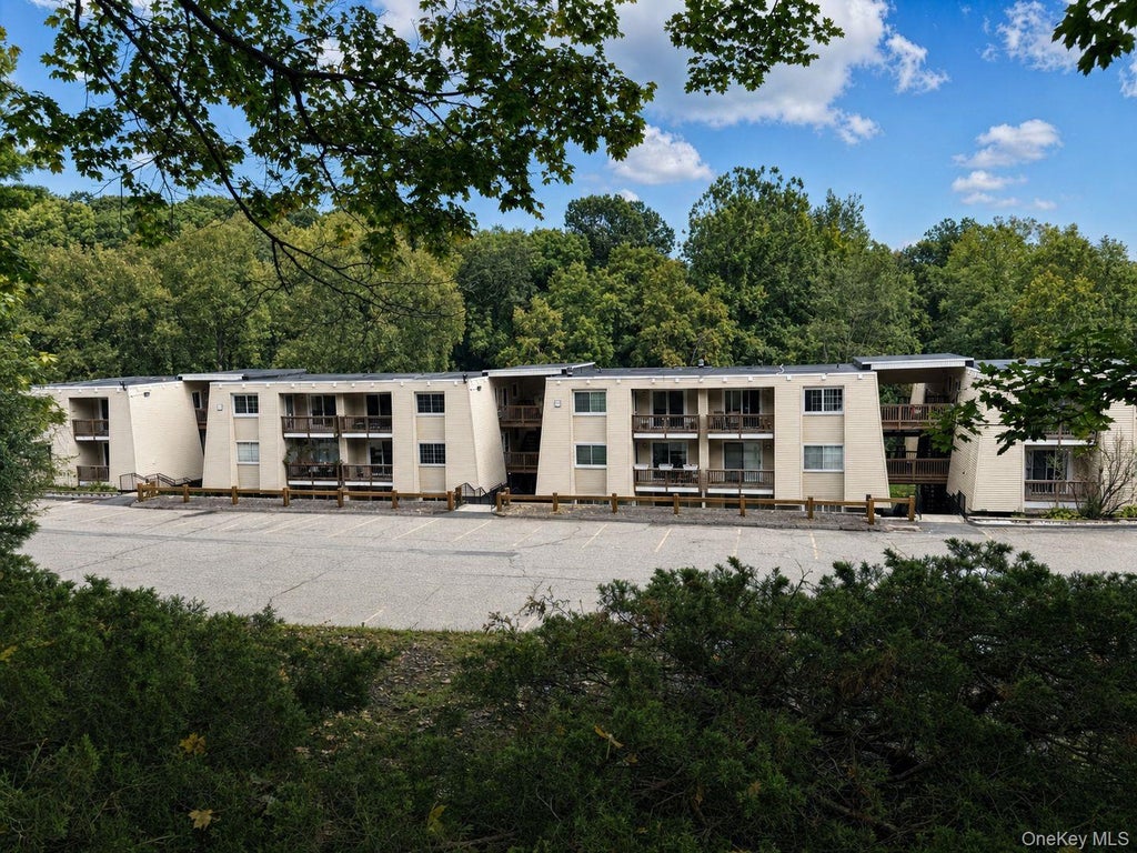 Photo of 319 Fox Run Lane, Carmel, NY 10512 (MLS # 1057375)