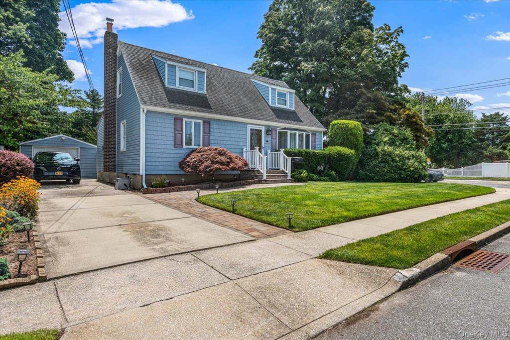 Photo of 2 Gateway, Farmingdale, NY 11735 (MLS # 1031431)