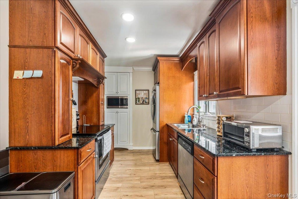 Photo of 2 Gateway, Farmingdale, NY 11735 (MLS # 1031431)