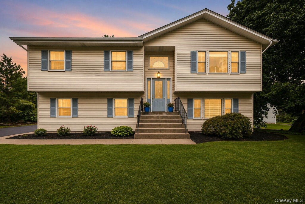 Photo of 30 Suffern Road, Hillburn, NY 10931 (MLS # 1063410)
