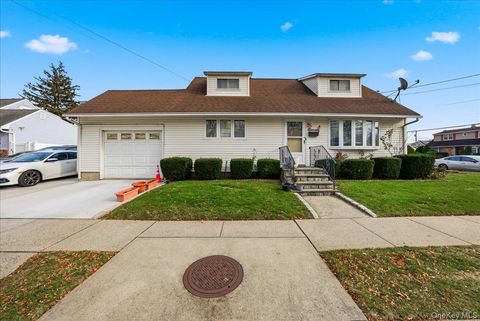 Homes For Sale - 11 Crescent Street<br/> Hicksville, NY 11801