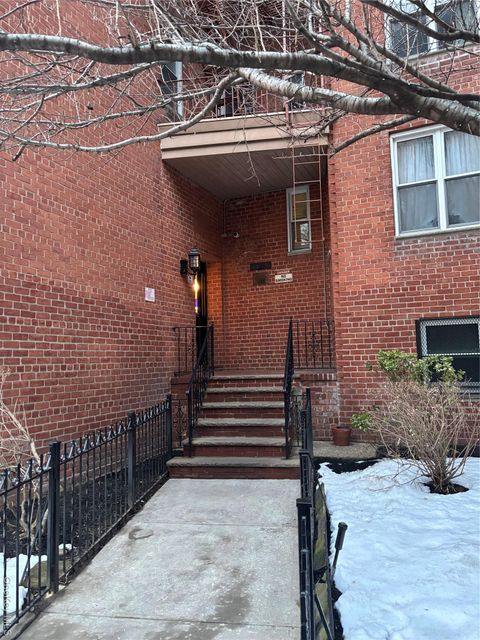 Photo of 33-15 81st Street #5F, Jackson Heights, NY 11372 (MLS # 965037)