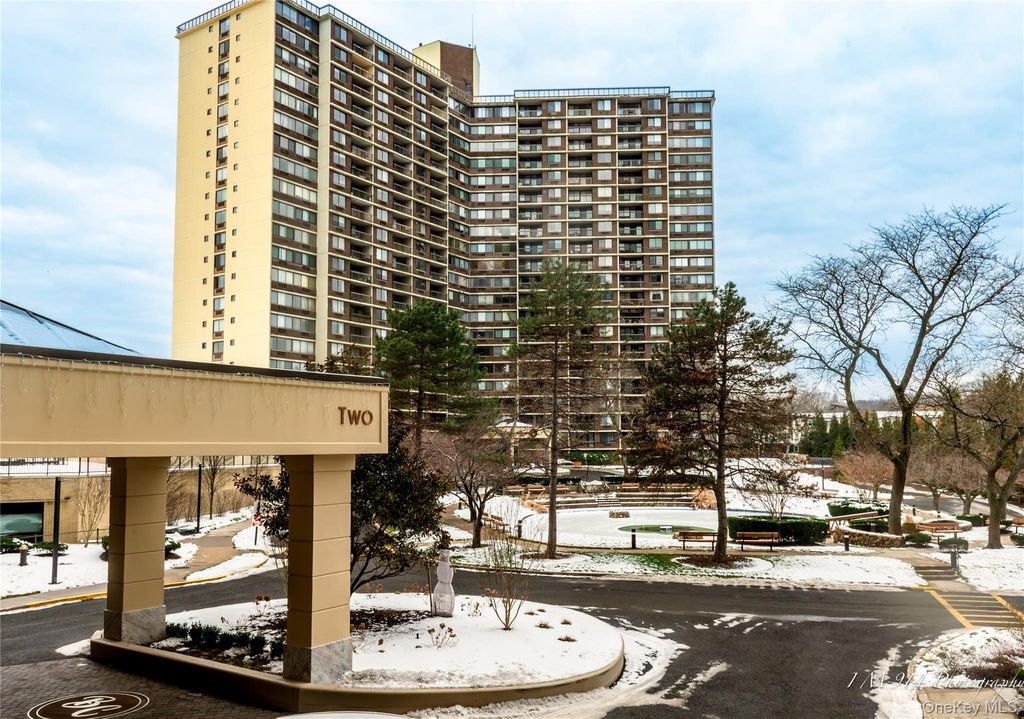 Photo of 2 Bay Club Drive #2T, Bayside, NY 11360 (MLS # 946808)