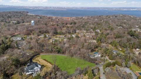 36 Cow Neck Road Sands Point NY 11050