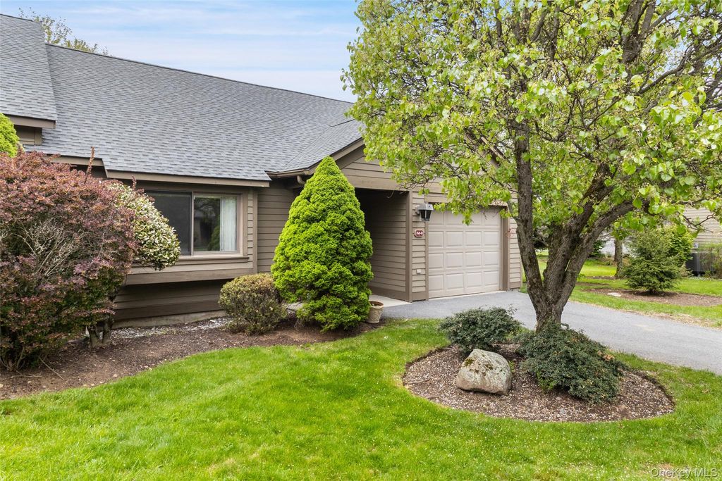 Photo of 760 Heritage Hills Drive #B, Somers, NY 10589 (MLS # 993266)