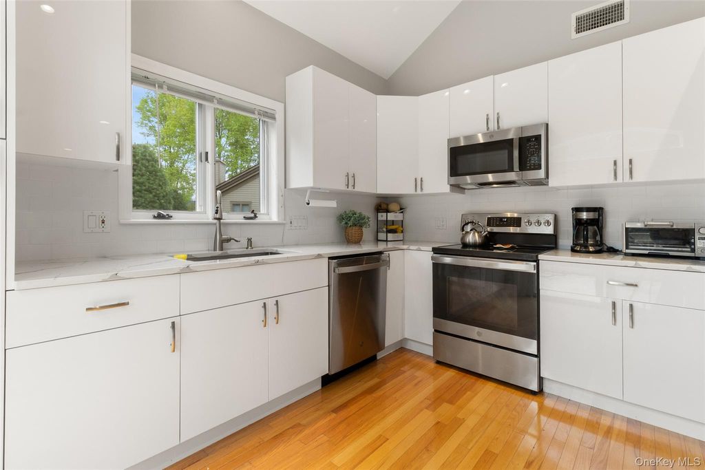 Photo of 760 Heritage Hills Drive #B, Somers, NY 10589 (MLS # 993266)
