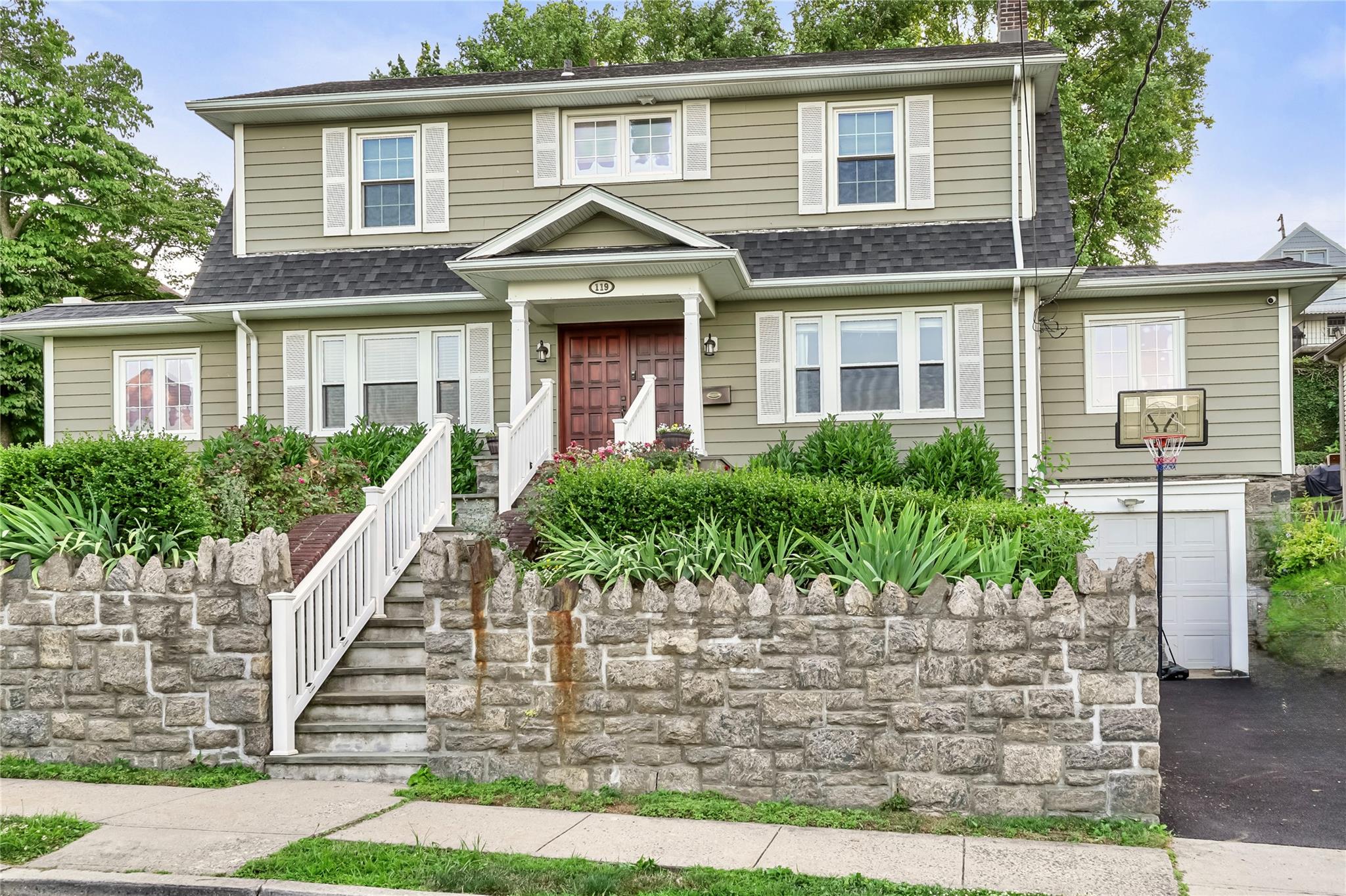 Photo 1 of St James Terrace, Yonkers, New York, $795,000, Web #: 6313778