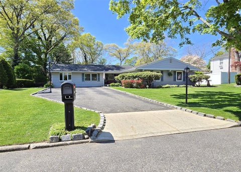 Homes For Sale - 36 Holly Hill Lane<br/> Coram, NY 11727