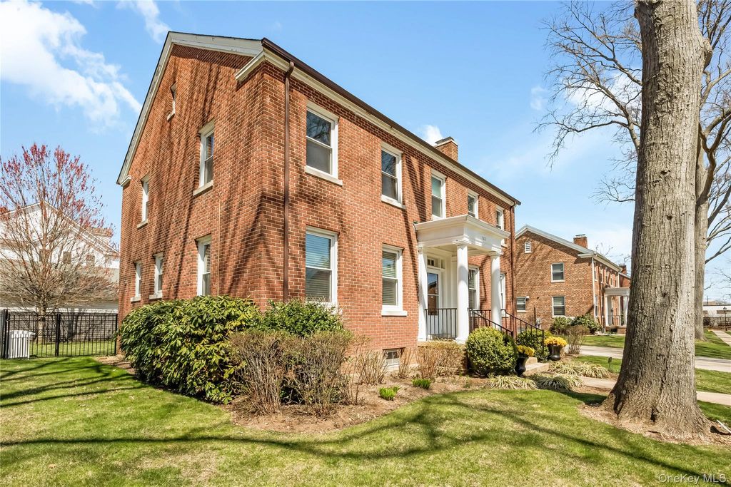 Photo of 312 Ellington Avenue E, Garden City, NY 11530 (MLS # 985468)