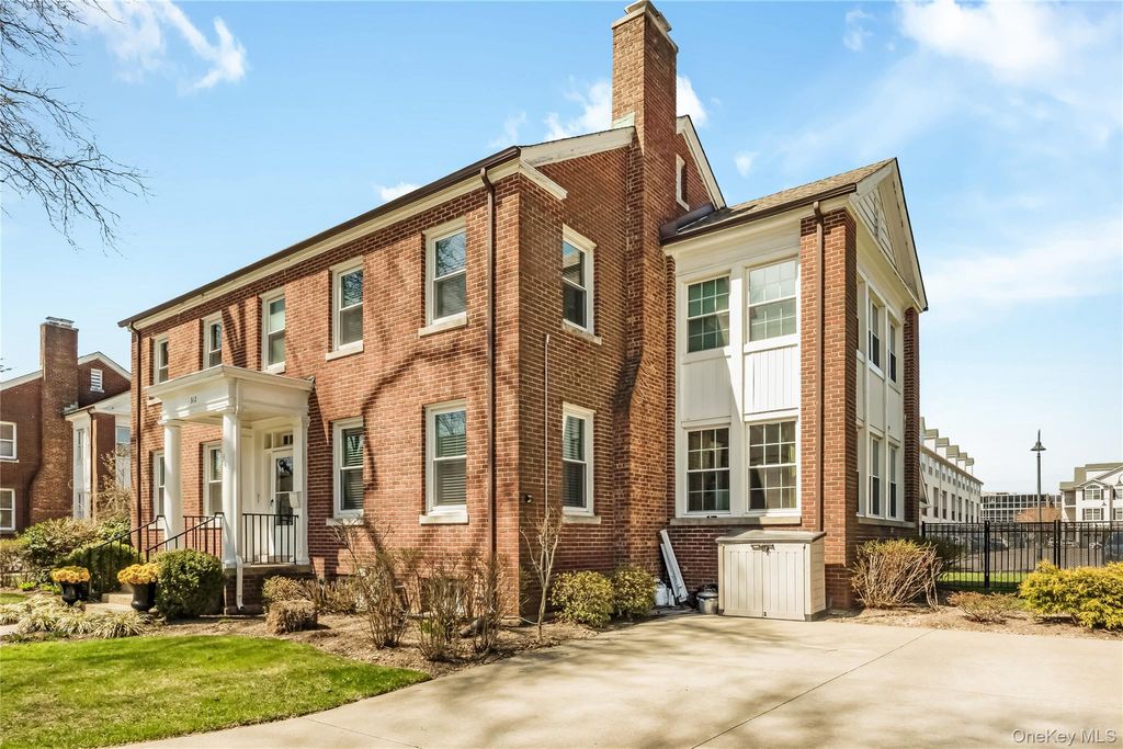 Photo of 312 Ellington Avenue E, Garden City, NY 11530 (MLS # 985468)