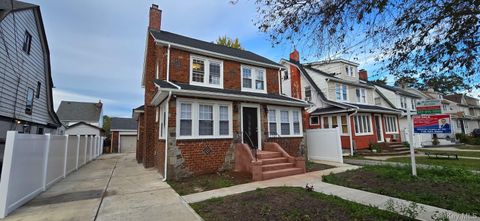104-40 194th Street Saint Albans NY 11412