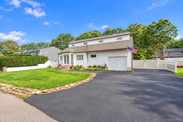 1219 COATES AVE, HOLBROOK, NY 11741 - Image 92a9541f52bc4ecf666bd9817bef251b/577767761