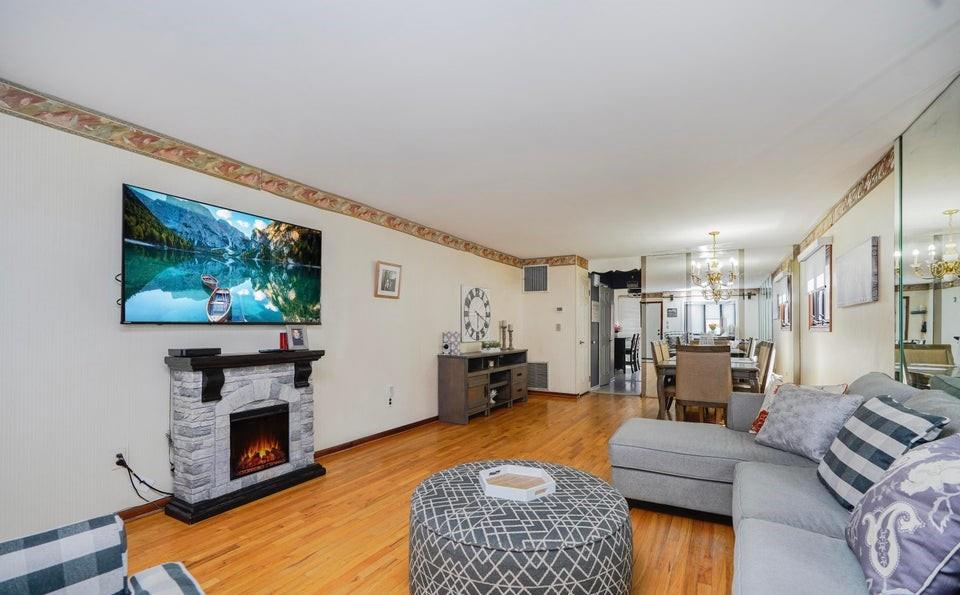 688 N Railroad Avenue Ave, Staten Island, New York image 5