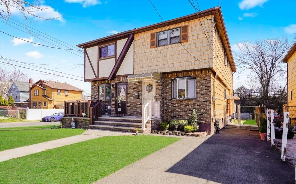 688 N Railroad Avenue Ave, Staten Island, New York image 2