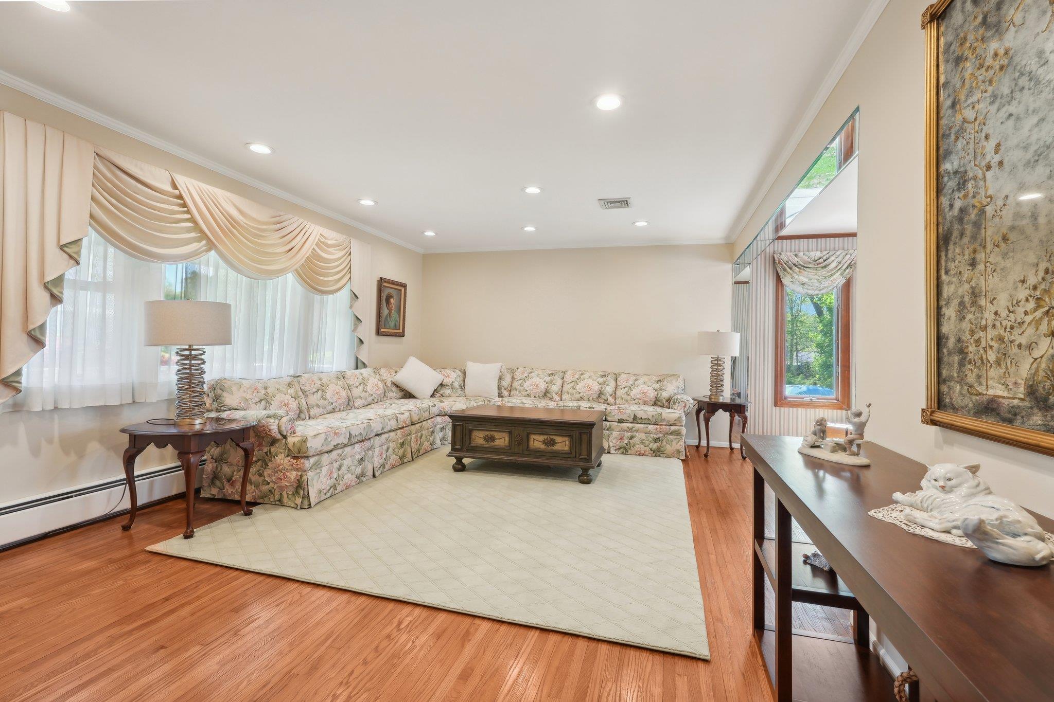 49 Minuteman Circle, Orangeburg, New York image 9