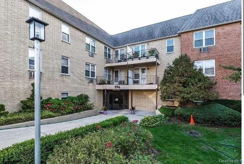 Photo of 596 Broadway #16B, Lynbrook, NY 11563 (MLS # 918589)