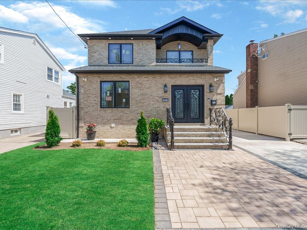 Photo of 918 N 6th Street, North New Hyde Park, NY 11040 (MLS # 954941)