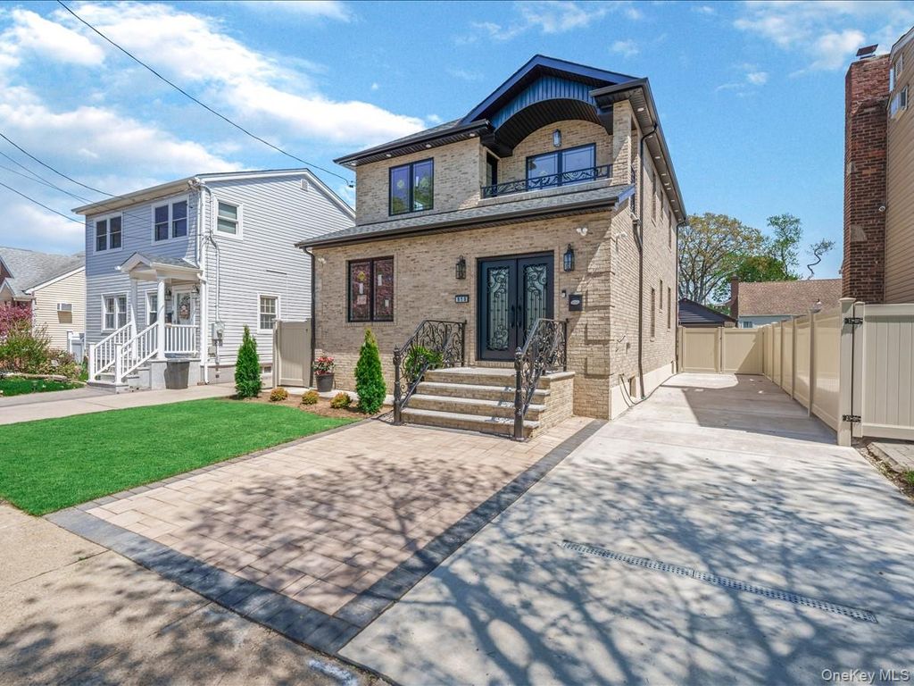 Photo of 918 N 6th Street, North New Hyde Park, NY 11040 (MLS # 954941)