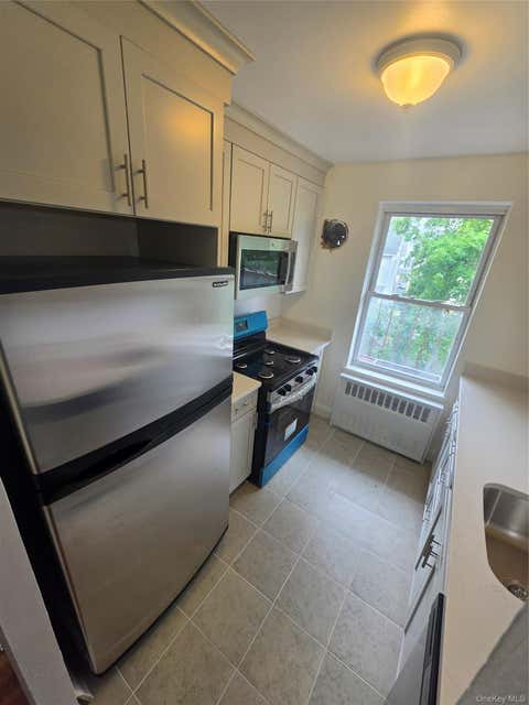 Apartment For Rent - 160 Centre #3L<br/> New Rochelle, NY 10801