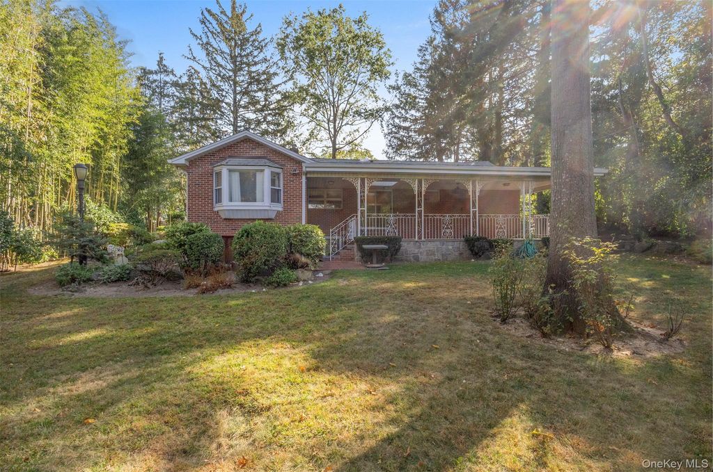 Photo of 39 Annette Drive, Port Washington, NY 11050 (MLS # 922658)
