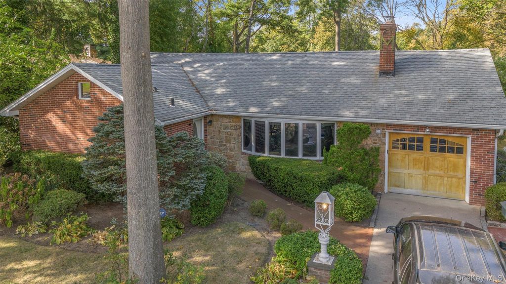 Photo of 39 Annette Drive, Port Washington, NY 11050 (MLS # 922658)
