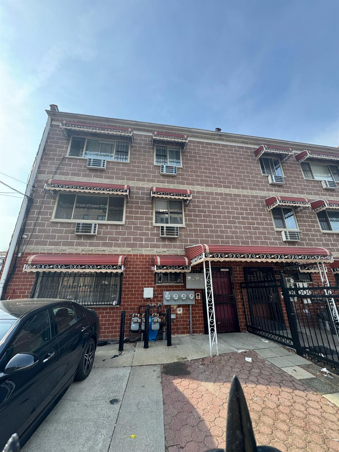 Rental Property at Harrison Avenue 2, Bronx, New York - Bedrooms: 3 
Bathrooms: 2 
Rooms: 5  - $3,464 MO.