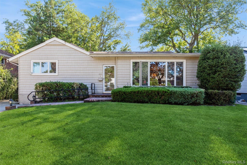 Photo of 602 Garden Lane, East Meadow, NY 11554 (MLS # 995900)