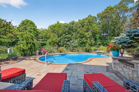 Photo of 144 Shamrock Hills Drive, Wappingers Falls, NY 12590 (MLS # 967403)