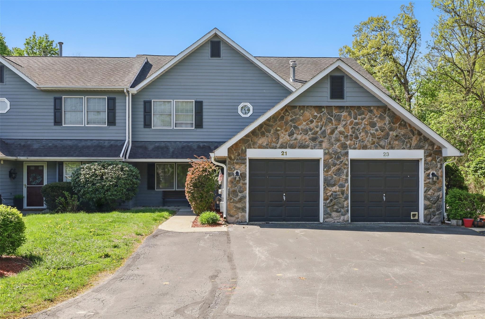 21 Lamplight Street, Beacon, New York image 1