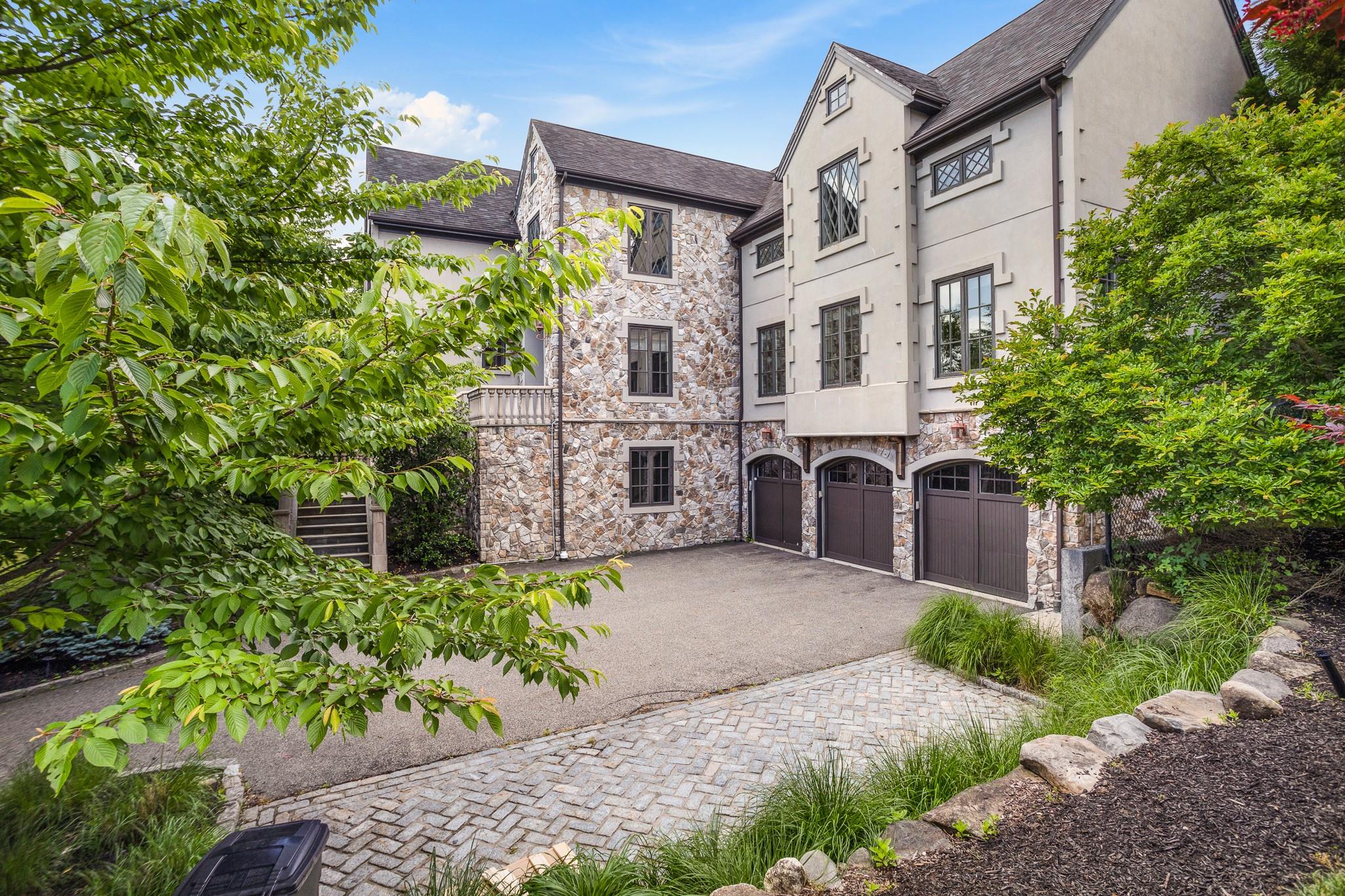 9 Earle Drive