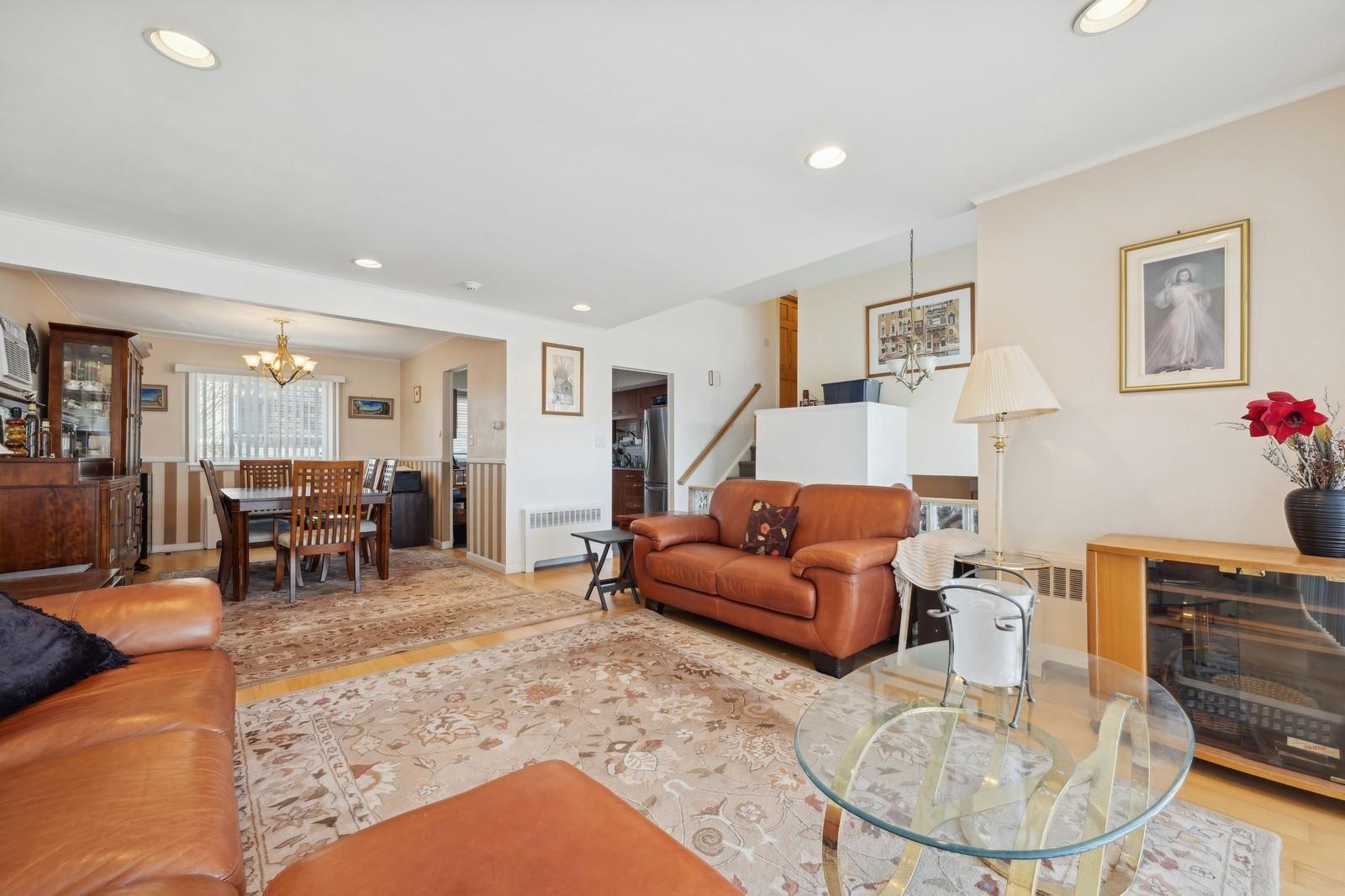 2854 Wynsum Avenue, Merrick, New York image 3