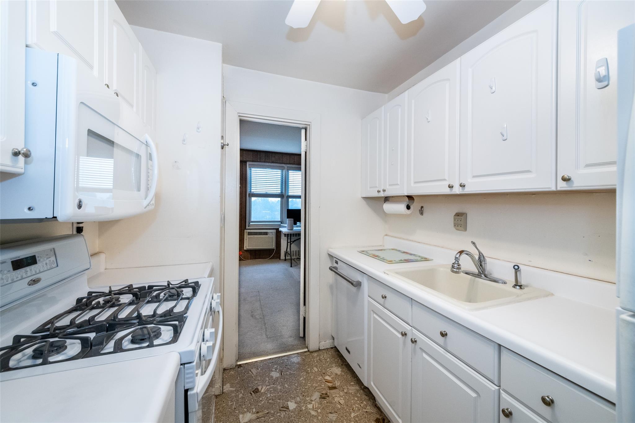 1841 Central Park Avenue #8E, Yonkers, New York image 2