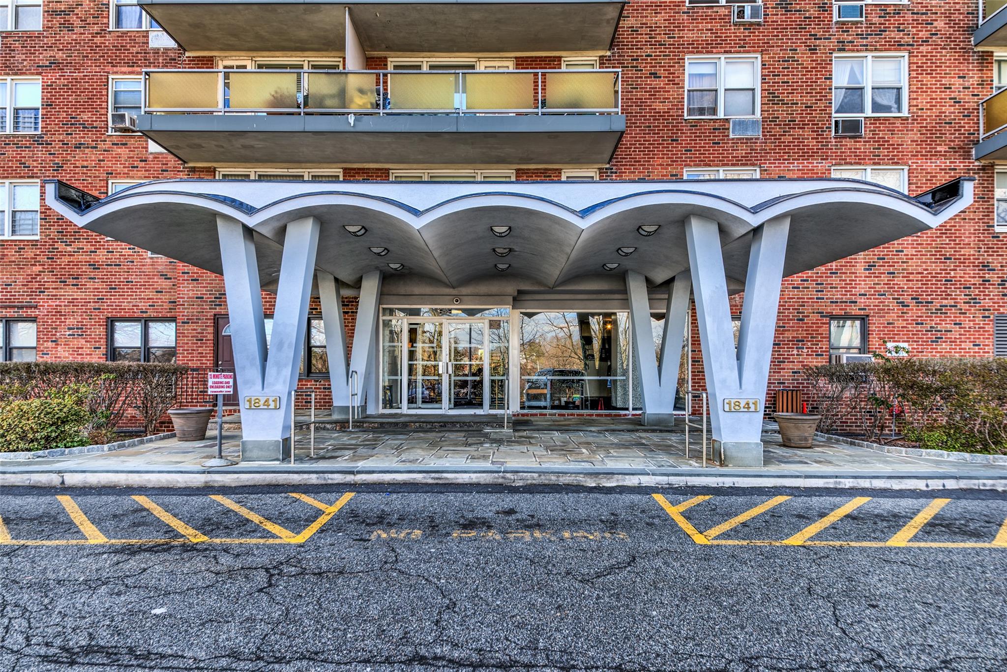 1841 Central Park Avenue #8E, Yonkers, New York image 1