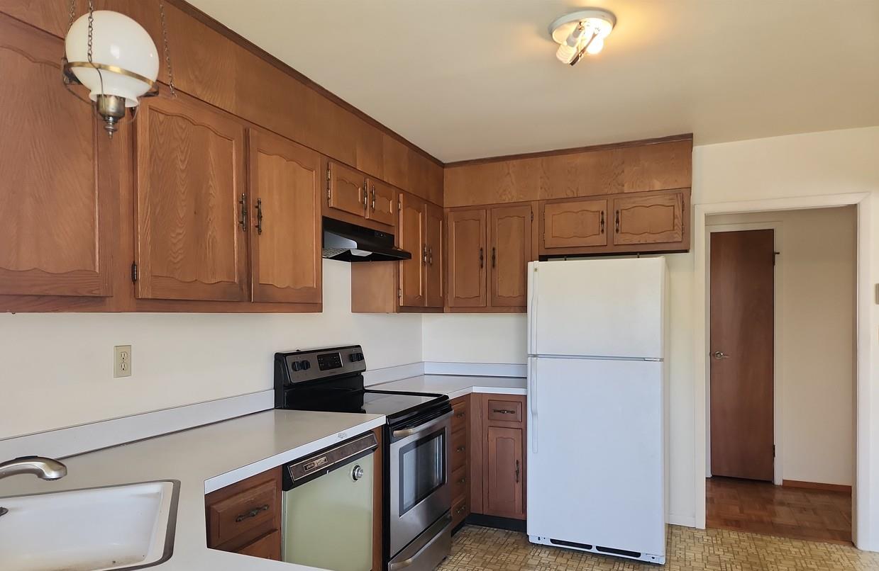 151 Eastbourne Court #B, Ridge, New York image 3
