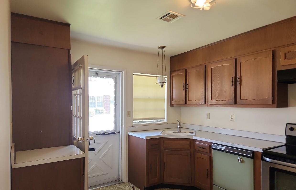 151 Eastbourne Court #B, Ridge, New York image 4