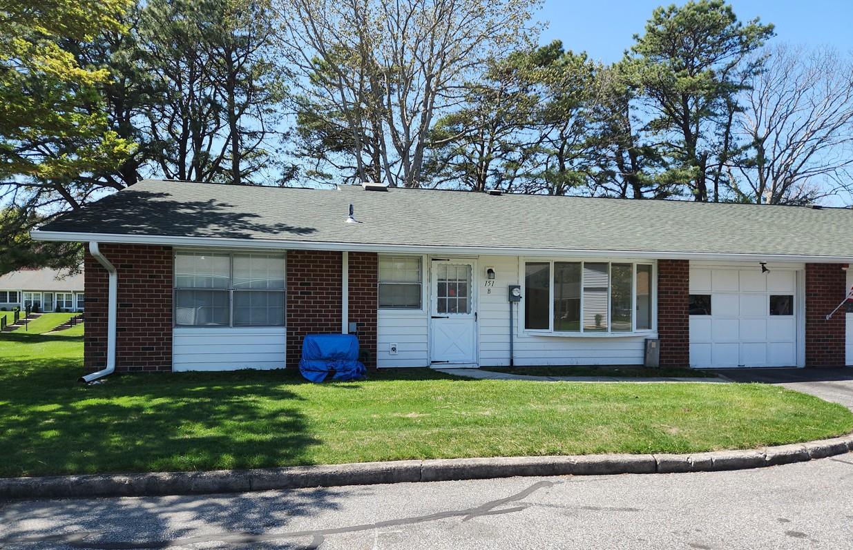 151 Eastbourne Court #B, Ridge, New York image 1