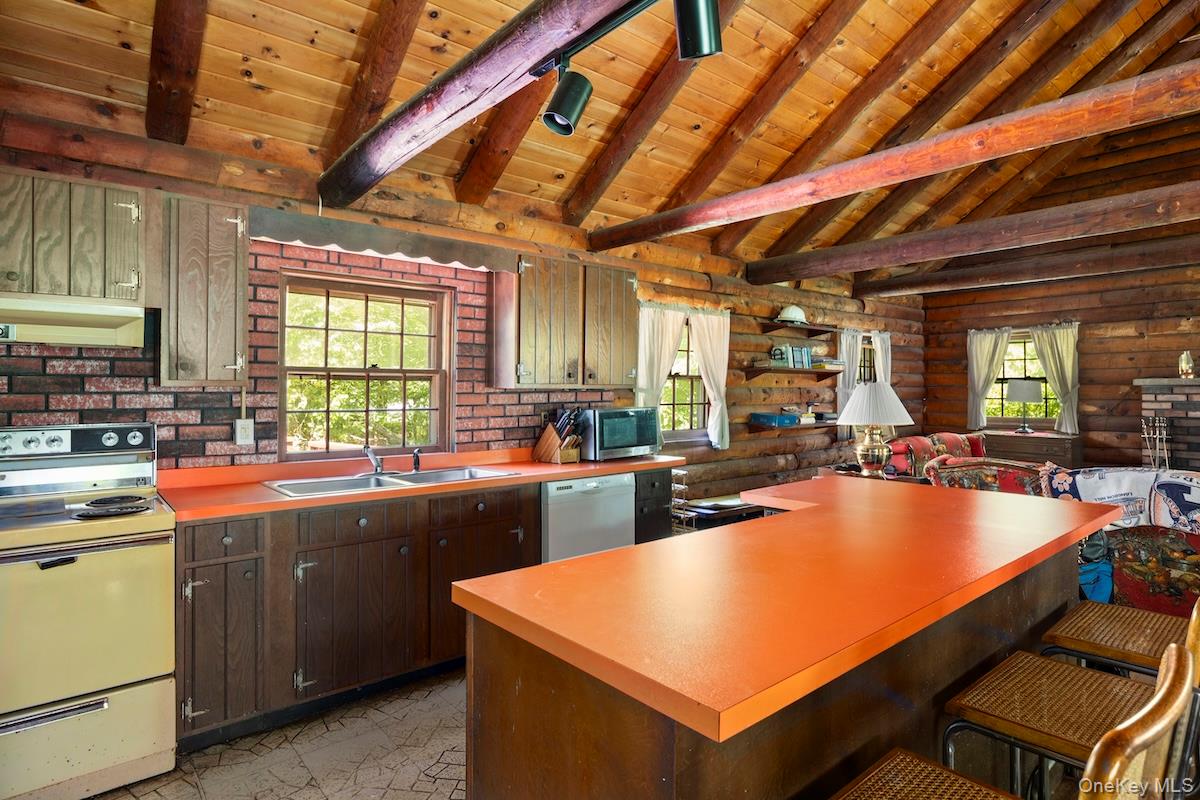 284 Hall Hill Rd Stop 18 Hall Hill Road