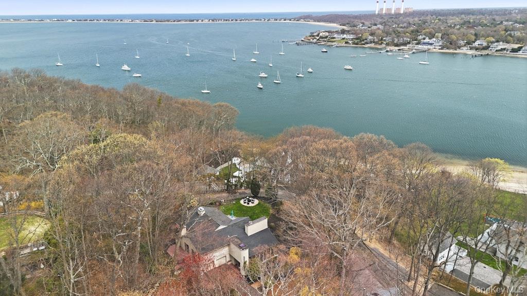 Photo of 8 Idle Day Knoll, Centerport, NY 11721 (MLS # 1010291)
