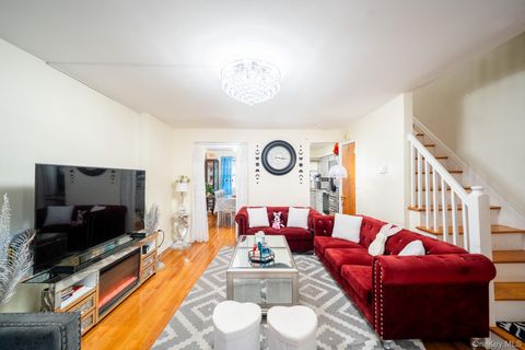 Photo of 1720A Paulding Avenue, Bronx, NY 10462 (MLS # 921062)