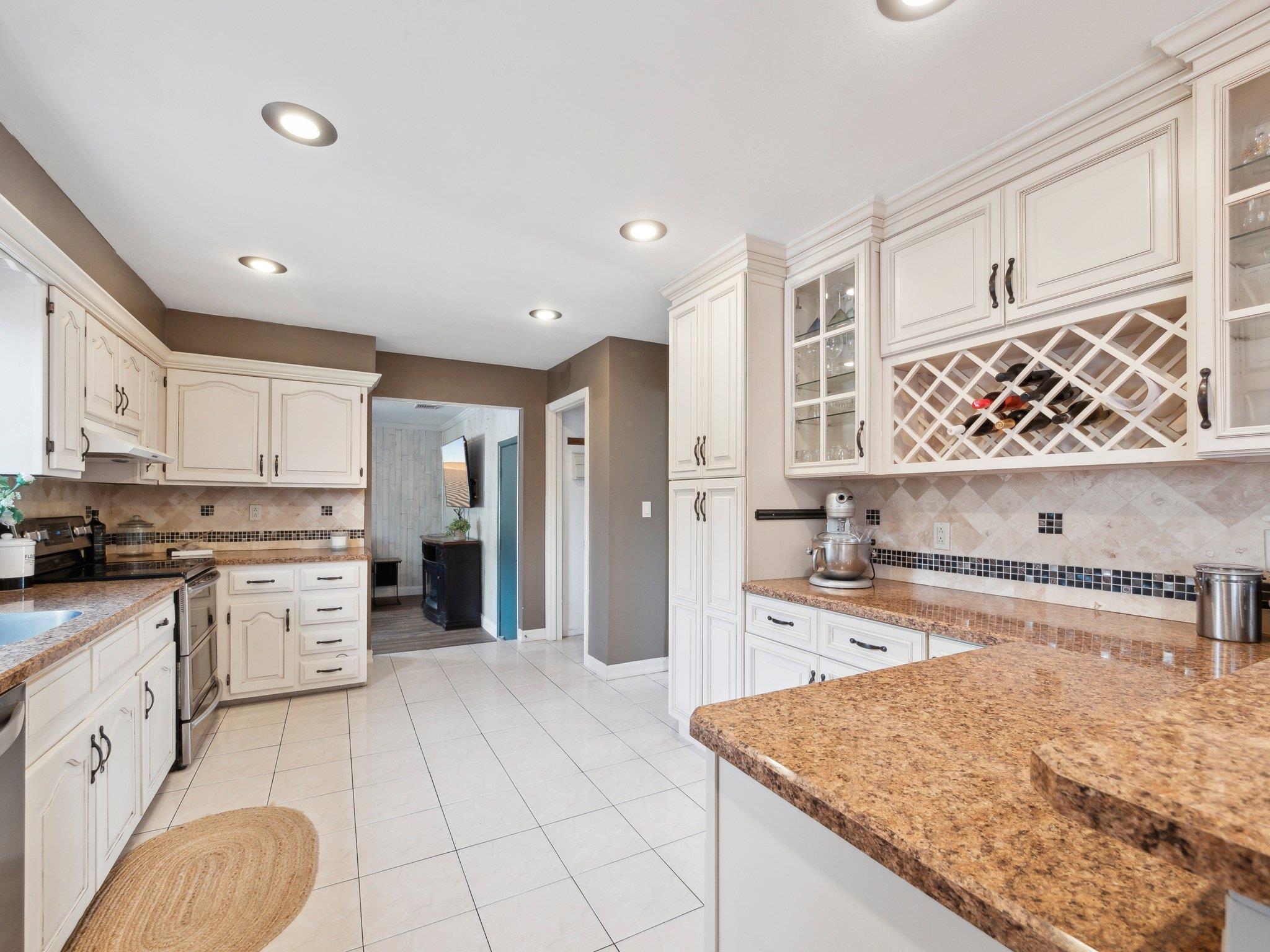 2269 Locust Avenue, Ronkonkoma, New York image 13