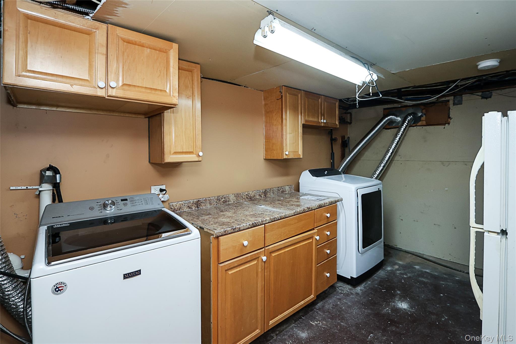 Old Bethpage, New York 11804, United States, 3 Bedrooms Bedrooms, ,3 BathroomsBathrooms,Residential,Active,206711