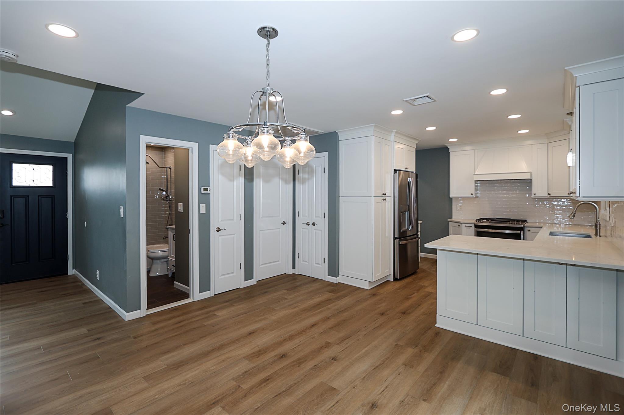 Old Bethpage, New York 11804, United States, 3 Bedrooms Bedrooms, ,3 BathroomsBathrooms,Residential,Active,206711