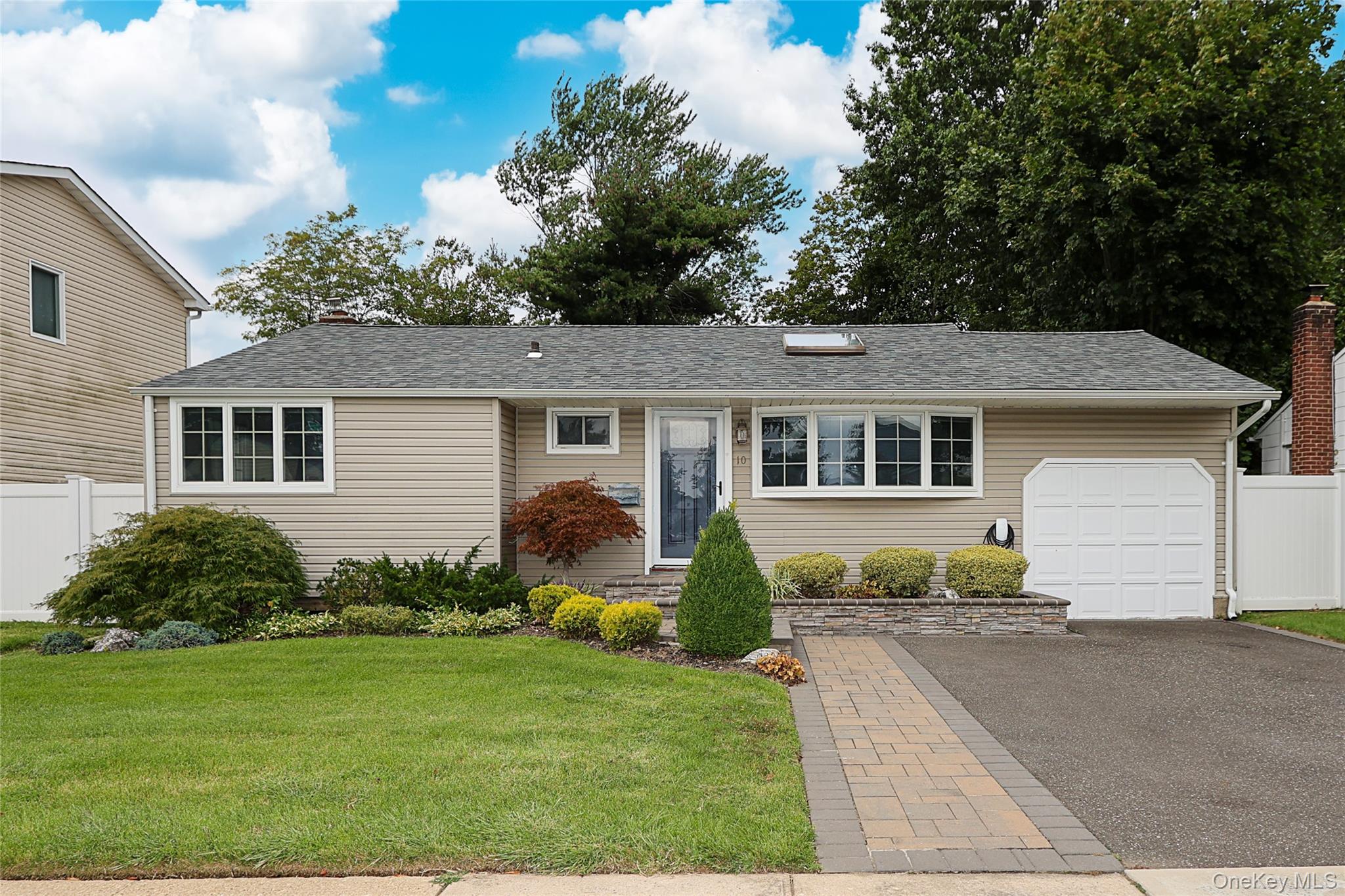 Old Bethpage, New York 11804, United States, 3 Bedrooms Bedrooms, ,3 BathroomsBathrooms,Residential,Active,206711