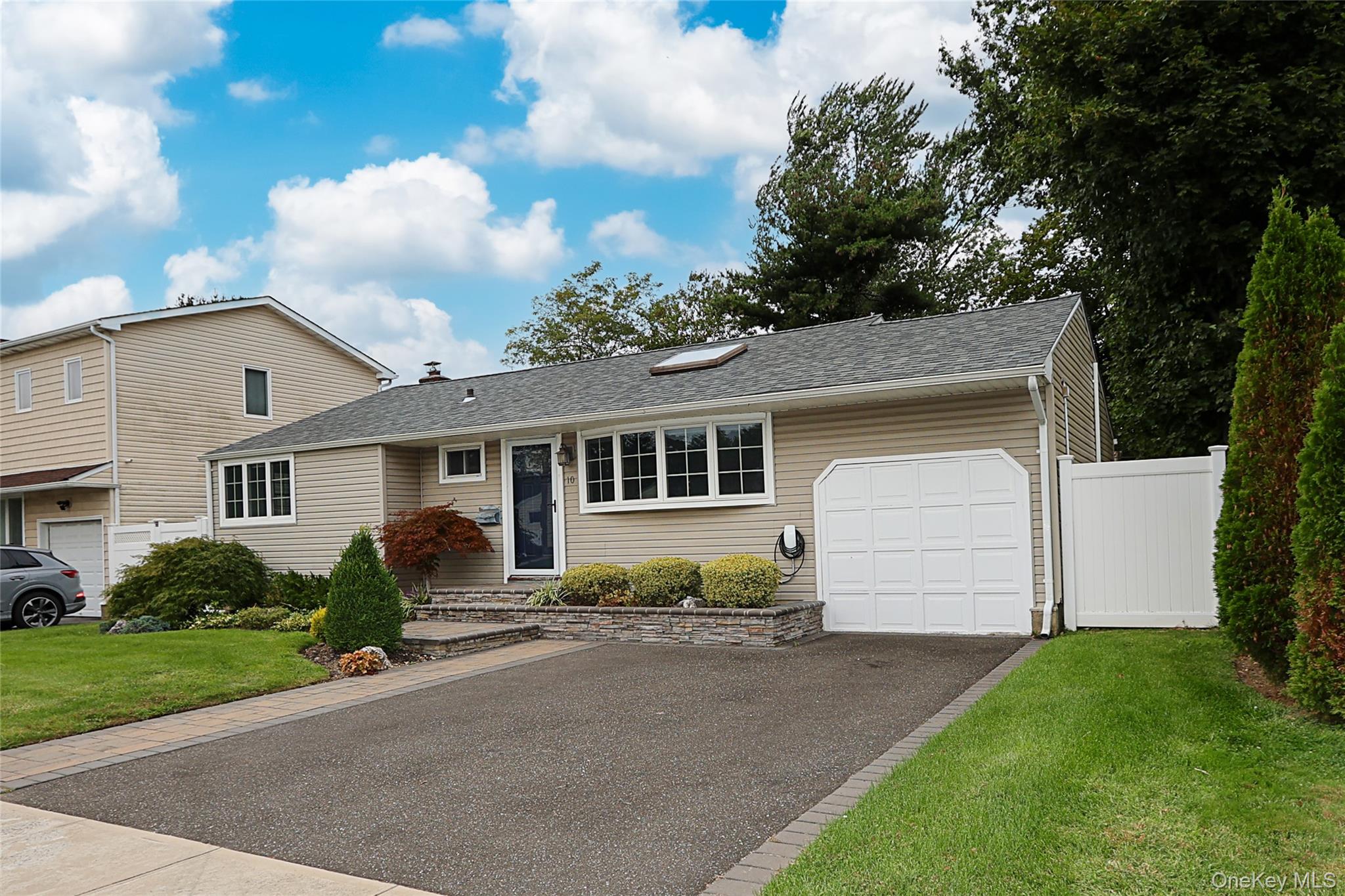 Old Bethpage, New York 11804, United States, 3 Bedrooms Bedrooms, ,3 BathroomsBathrooms,Residential,Active,206711