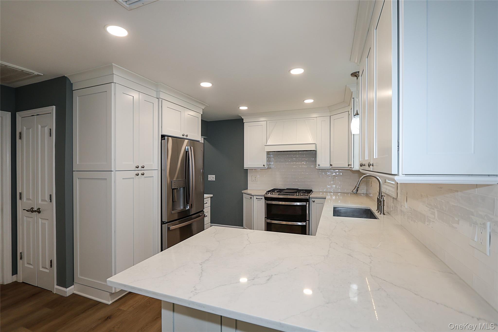 Old Bethpage, New York 11804, United States, 3 Bedrooms Bedrooms, ,3 BathroomsBathrooms,Residential,Active,206711