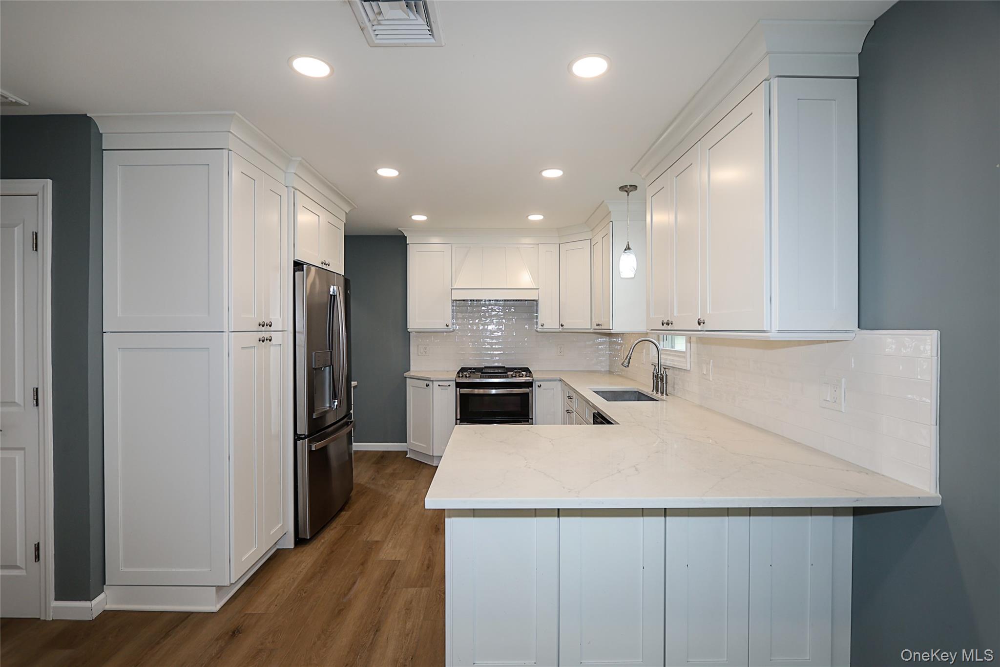 Old Bethpage, New York 11804, United States, 3 Bedrooms Bedrooms, ,3 BathroomsBathrooms,Residential,Active,206711